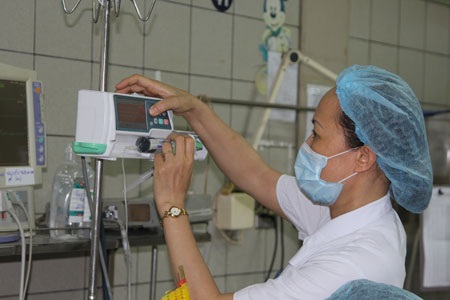 Trong những ngày qua, các y, bác sĩ đã nỗ lực không ngừng nghỉ, làm việc gấp 3-4 lần 