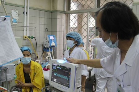 Trong những ngày qua, các y, bác sĩ đã nỗ lực không ngừng nghỉ, làm việc gấp 3-4 lần 