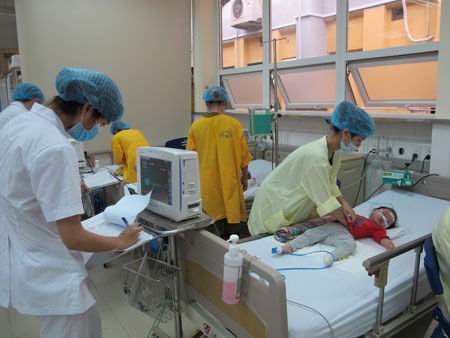 Trong những ngày qua, các y, bác sĩ đã nỗ lực không ngừng nghỉ, làm việc gấp 3-4 lần 