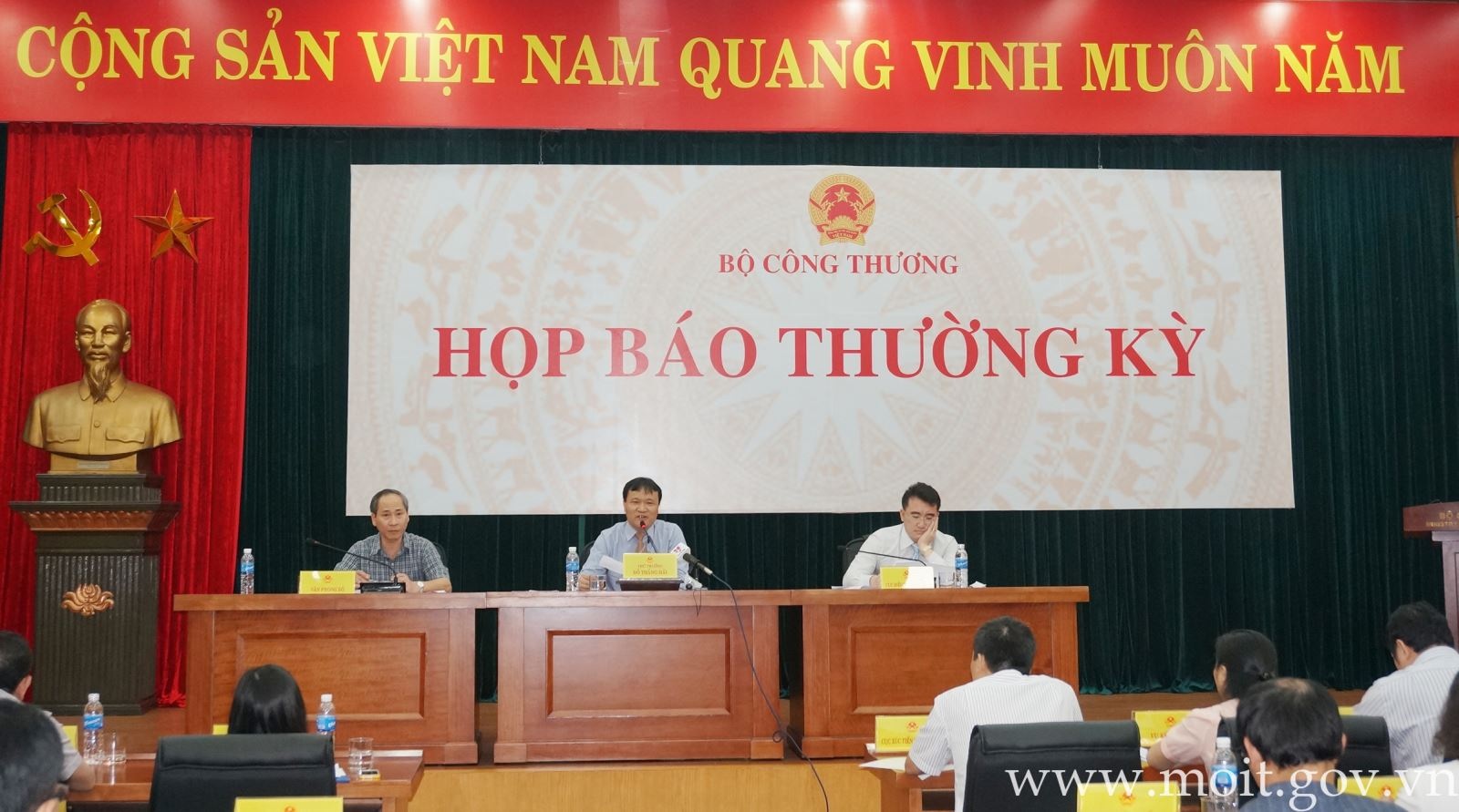 Bộ Công Thương: Dầu ăn bẩn không bán ở trong nước - 1 Bộ Công Thương: Dầu ăn bẩn không bán ở trong nước