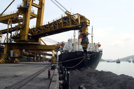 Việt Nam chi gần 100 triệu USD nhập than Trung Quốc - 1 Việt Nam bắt đầu nhập khẩu than đá của Trung Quốc (ảnh minh họa)