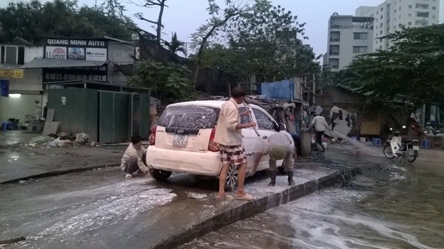 Với chiếc Merceder này, chủ xe cho biết
mức giá rửa xe phải trả là 150.000 đồng.