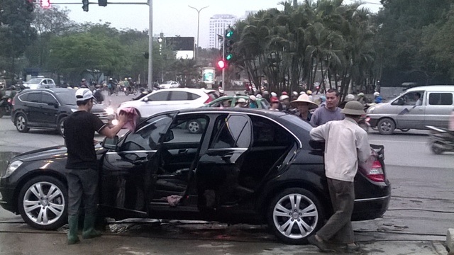 Với chiếc Merceder này, chủ xe cho biết
mức giá rửa xe phải trả là 150.000 đồng.