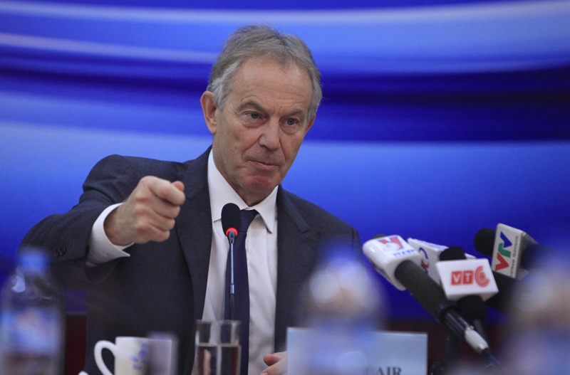 Tony Blair: Cải cách không vấp phải phản đối là cải cách tồi - 2 Thế giới thay đổi nhanh, nếu ko thay đổi bản thân mình bao giờ cũng tụt hậu lại