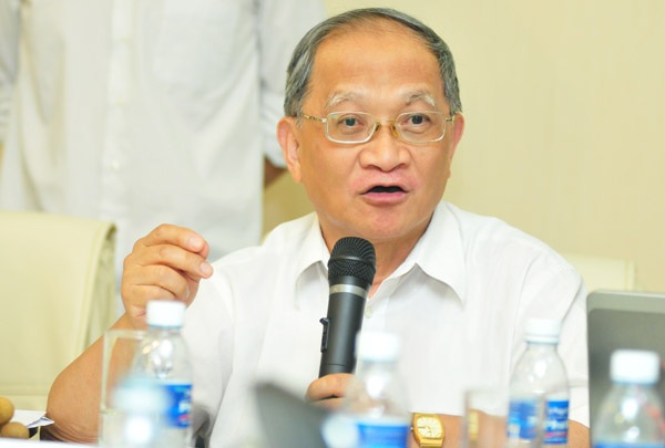 Tăng thu phí vì áp lực trả nợ công? - 1 T.S Lê Đăng Doanh: rất lo ngại mức phí và lệ phí sẽ làm khó thêm cho người dân và doanh nghiệp