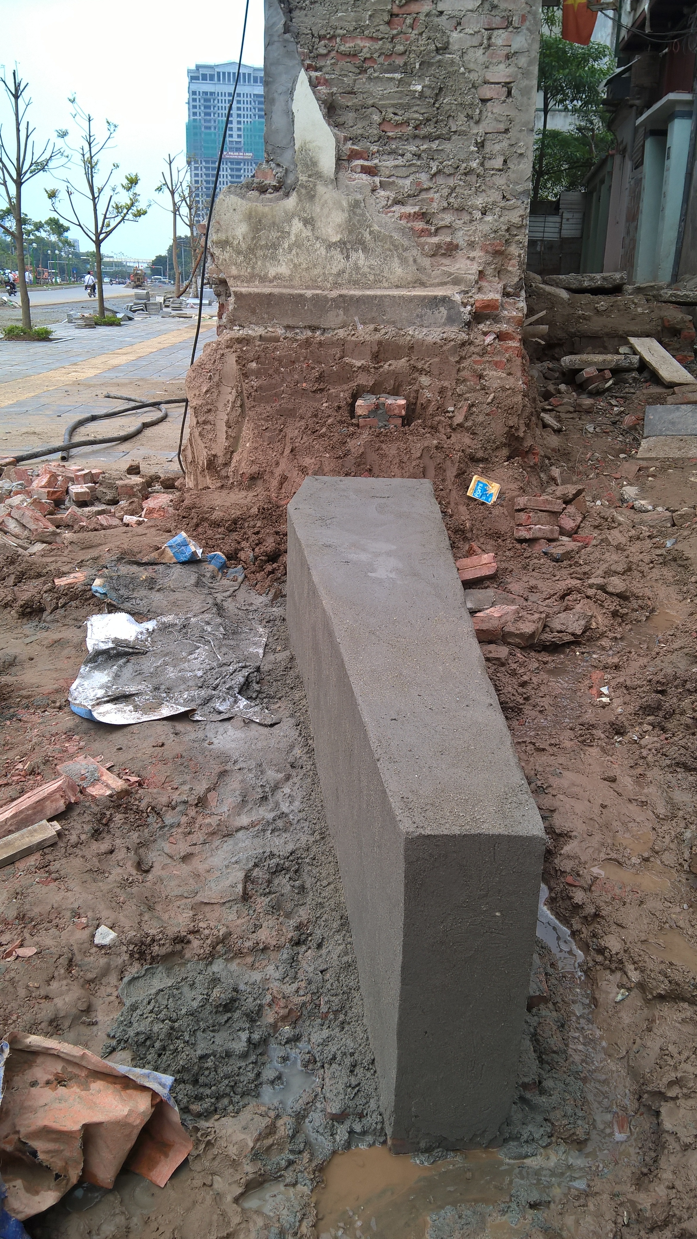 Phần đất chỉ vỏn vẹn chưa đầy 1 mét vuông.