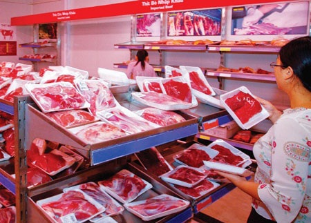 Ồ ạt nhập khẩu thịt, chăn nuôi trong nước đi về đâu? - 1 Th