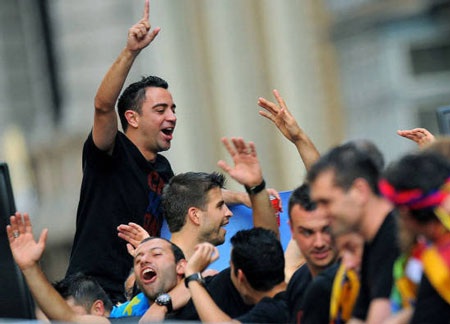 Cầu thủ Barcelona trong men say chiến thắng tại quê nhà - 3 Cầu thủ Barcelona trong men say chiến thắng tại quê nhà - 3