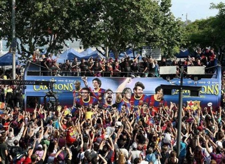 Cầu thủ Barcelona trong men say chiến thắng tại quê nhà - 5 Cầu thủ Barcelona trong men say chiến thắng tại quê nhà - 5