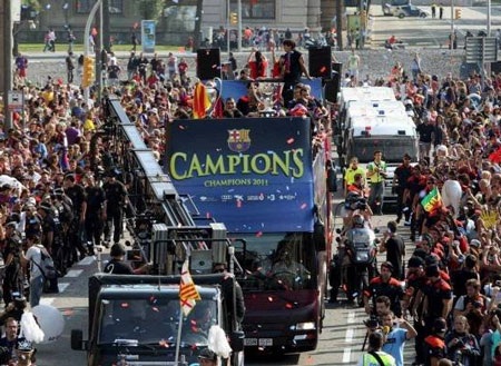 Cầu thủ Barcelona trong men say chiến thắng tại quê nhà - 6 Cầu thủ Barcelona trong men say chiến thắng tại quê nhà - 6