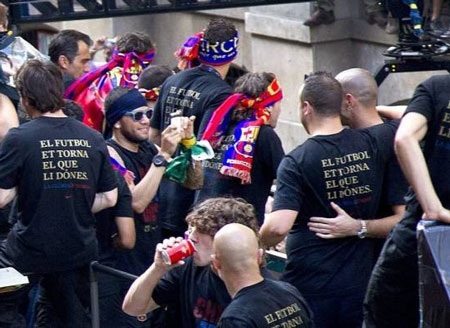 Cầu thủ Barcelona trong men say chiến thắng tại quê nhà - 7 Cầu thủ Barcelona trong men say chiến thắng tại quê nhà - 7