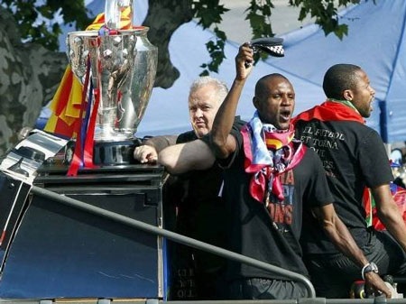 Cầu thủ Barcelona trong men say chiến thắng tại quê nhà - 9 Cầu thủ Barcelona trong men say chiến thắng tại quê nhà - 9