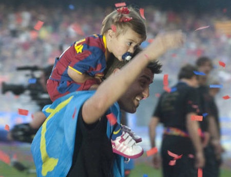 Cầu thủ Barcelona trong men say chiến thắng tại quê nhà - 13 Cầu thủ Barcelona trong men say chiến thắng tại quê nhà - 13