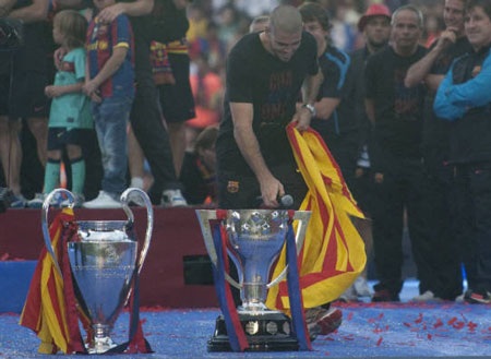 Cầu thủ Barcelona trong men say chiến thắng tại quê nhà - 14 Cầu thủ Barcelona trong men say chiến thắng tại quê nhà - 14