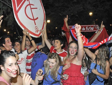 Niềm vui vô bờ bến của tân binh Liga trong ngày lên hạng - 7