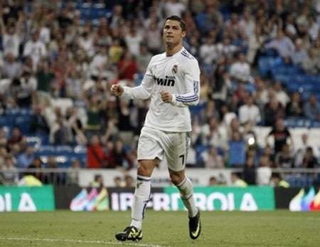 C. Ronaldo độc tôn trong cuộc đua “Chiếc giày vàng” - 1 C. Ronaldo độc tôn trong cuộc đua “Chiếc giày vàng” - 1