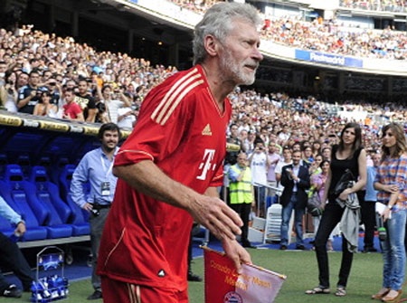 Real Madrid hạ Bayern 8-3 trong trận đấu của các huyền thoại - 4 Real Madrid hạ Bayern 8-3 trong trận đấu của các huyền thoại - 4