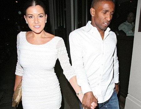 Imogen Thomas cảnh giác trước lời đe doạ từ CĐV quá khích - 2 Imogen Thomas cảnh giác trước lời đe doạ từ CĐV quá khích - 2