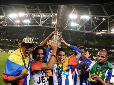 Niềm vui vô bờ bến của cầu thủ Porto trong ngày đăng quang - 1