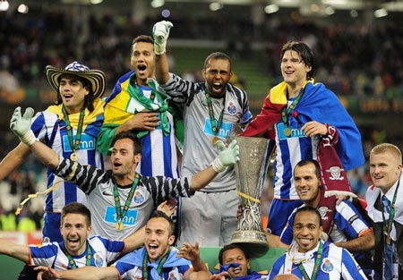 Niềm vui vô bờ bến của cầu thủ Porto trong ngày đăng quang - 8