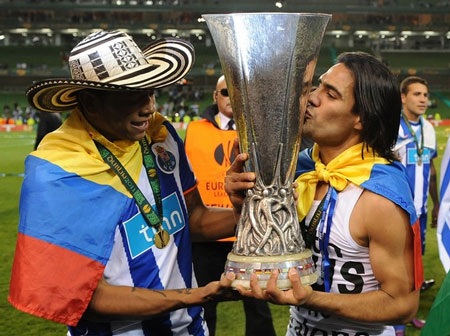 Niềm vui vô bờ bến của cầu thủ Porto trong ngày đăng quang - 10