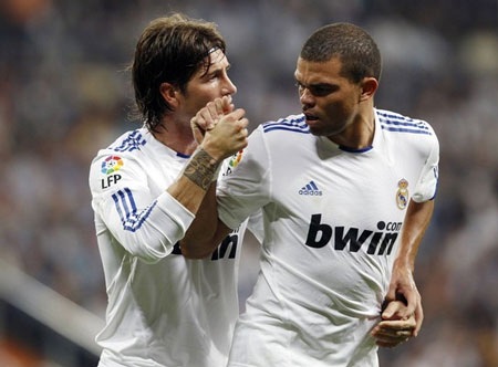 Real Madrid “trói chân” Pepe và Ramos - 1