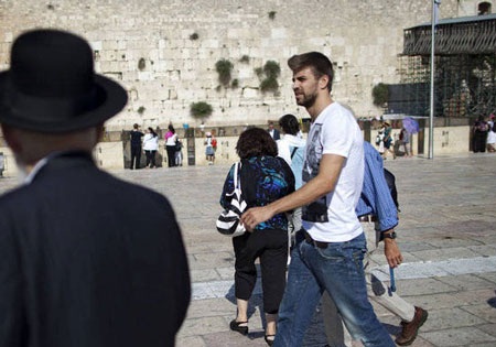 Pique và Shakira sánh đôi tại Israel - 6 Pique và Shakira sánh đôi tại Israel - 6