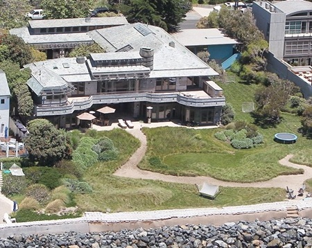 Gia đình Beckham thuê biệt thự đắt giá của Steven Spielberg - 1