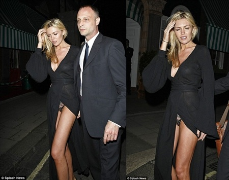 Vợ Peter Crouch “sơ hở” vì ăn mặc gợi cảm - 1