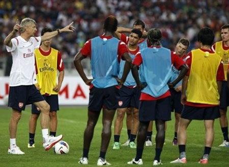 Mùa hè định mệnh của Wenger và Arsenal - 2