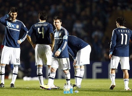 Argentina bị loại khỏi Copa America sau màn “đấu súng” - 1 Argentina bị loại khỏi Copa America sau màn “đấu súng” - 1
