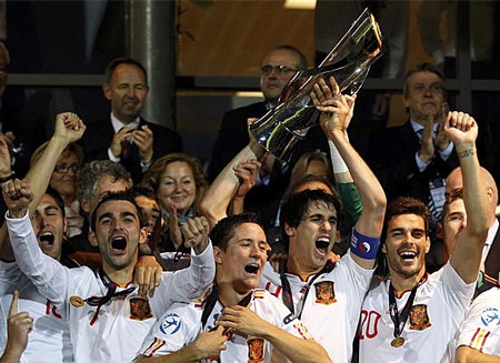 Tây Ban Nha lên ngôi vô địch U21 Châu Âu - 1