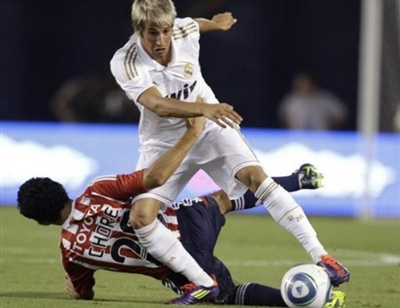 C. Ronaldo lập hattrick, Real Madrid đè bẹp Chivas - 2