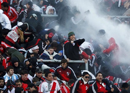 Nước mắt River Plate trong ngày xuống hạng - 7 Nước mắt River Plate trong ngày xuống hạng - 7