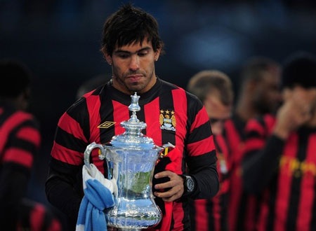 Tương lai mờ mịt chờ đón Carlos Tevez - 2