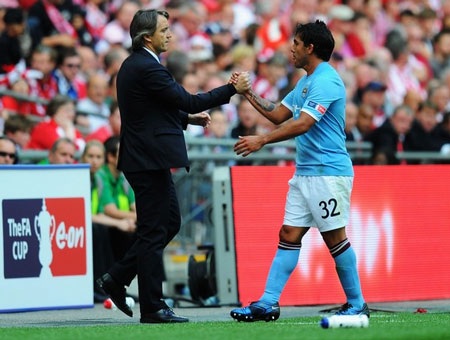 Tương lai mờ mịt chờ đón Carlos Tevez - 3