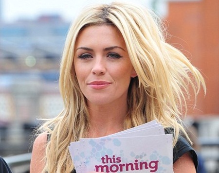 Vợ Peter Crouch đổi tên theo họ của chồng - 1