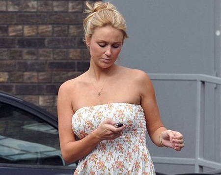 Vợ Steven Gerrard lo lắng cho vết thương của chồng - 1