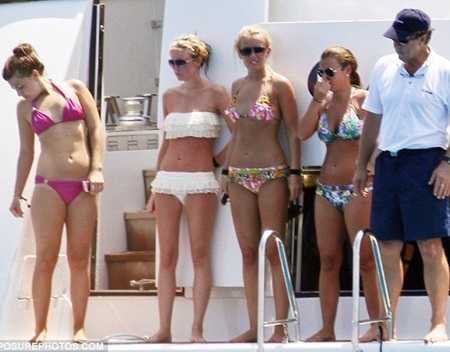 Vợ Wayne Rooney trở thành “nữ hoàng của các kì nghỉ” - 2