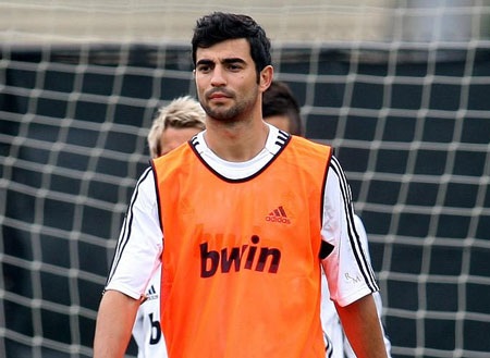 Man City dùng Adebayor để “câu” Raul Albiol - 1