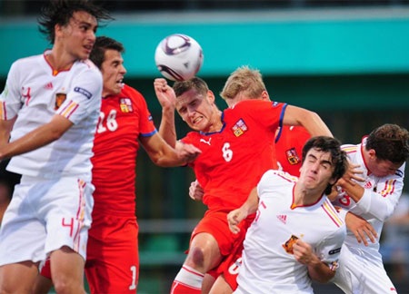 Tây Ban Nha lên ngôi vô địch giải U19 châu Âu - 2