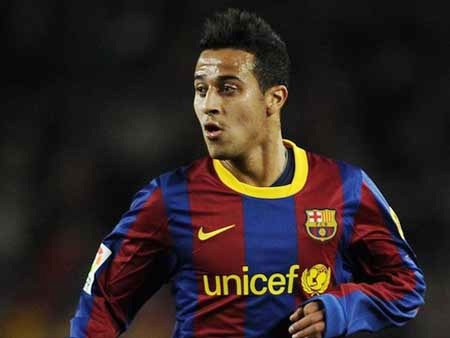 Muốn chiêu mộ Fabregas, Barca phải hy sinh Thiago? - 1