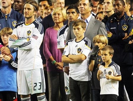 Các con Beckham cùng bố tham dự lễ trao giải của LA Galaxy - 1 Các con Beckham cùng bố tham dự lễ trao giải của LA Galaxy - 1