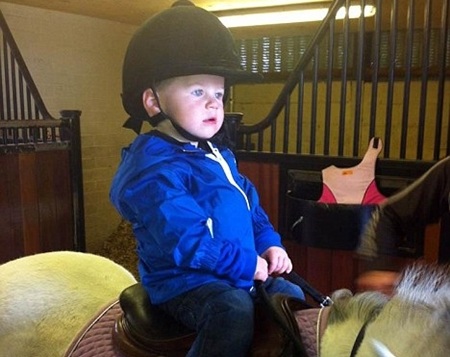 “Quý tử” nhà Rooney học cưỡi ngựa - 1 “Quý tử” nhà Rooney học cưỡi ngựa - 1