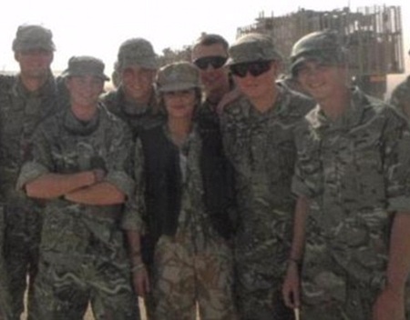 Vợ cũ Ashley Cole thăm doanh trại quân đội Anh tại Afghanistan - 1 Vợ cũ Ashley Cole thăm doanh trại quân đội Anh tại Afghanistan - 1