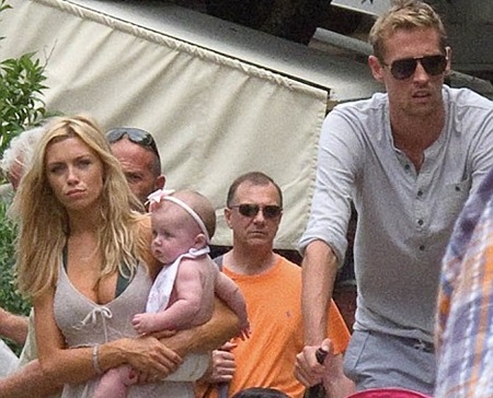 “Sếu vườn” Peter Crouch đi nghỉ ở Italia cùng vợ con - 1 “Sếu vườn” Peter Crouch đi nghỉ ở Italia cùng vợ con - 1