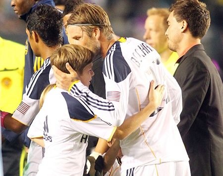 Các con Beckham cùng bố tham dự lễ trao giải của LA Galaxy - 2 Các con Beckham cùng bố tham dự lễ trao giải của LA Galaxy - 2