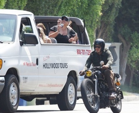 David Beckham cưỡi mô tô “thửa” - 2 David Beckham cưỡi mô tô “thửa” - 2