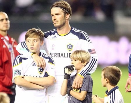 Các con Beckham cùng bố tham dự lễ trao giải của LA Galaxy - 3 Các con Beckham cùng bố tham dự lễ trao giải của LA Galaxy - 3