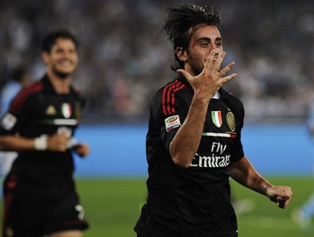 Cavani lập hattrick khiến Milan đại bại trước Napoli - 1